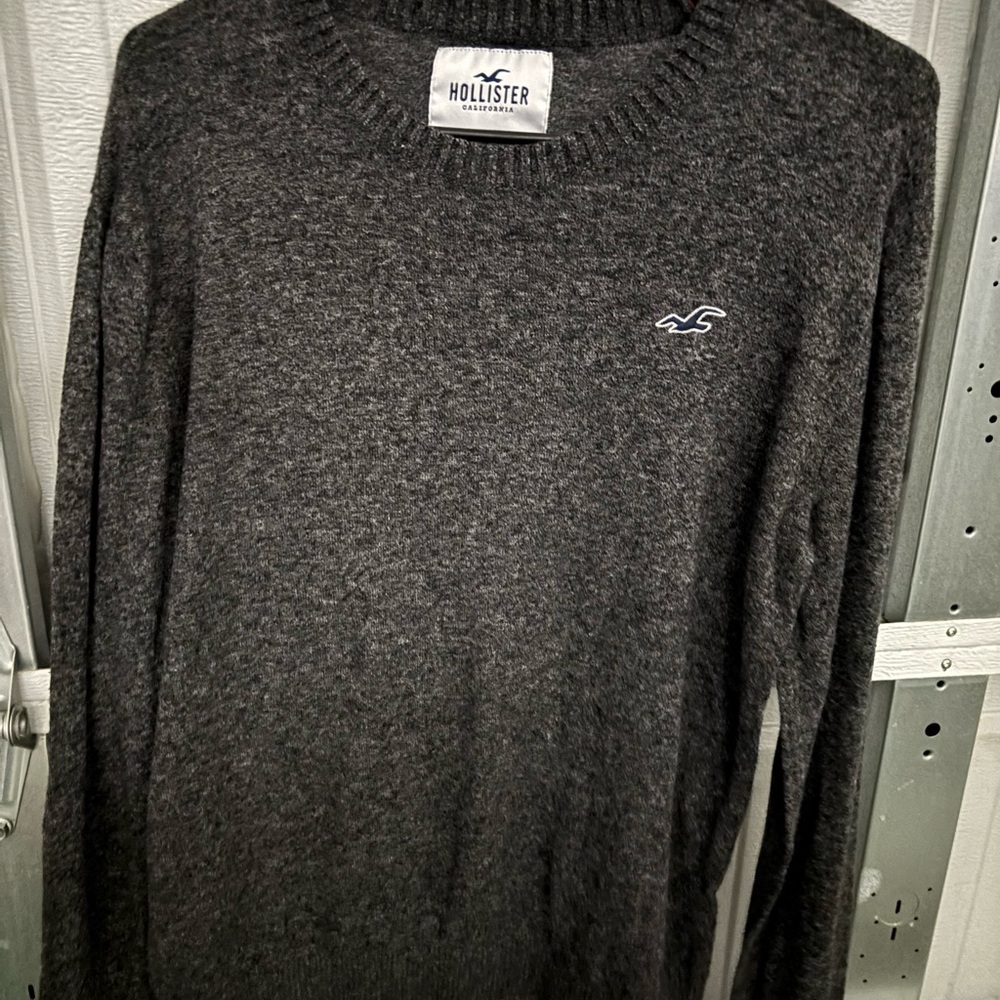 Hollister Men's Charcoal Crewneck Sweater (NWOT)